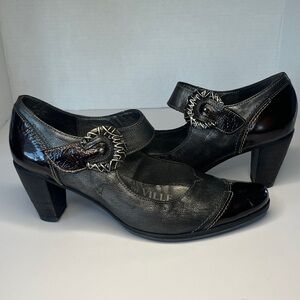 Un Tour En Ville Grey Healed Pumps Velcro Buckle